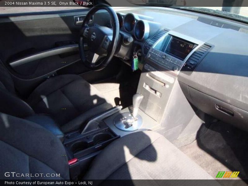 Onyx Black / Black 2004 Nissan Maxima 3.5 SE