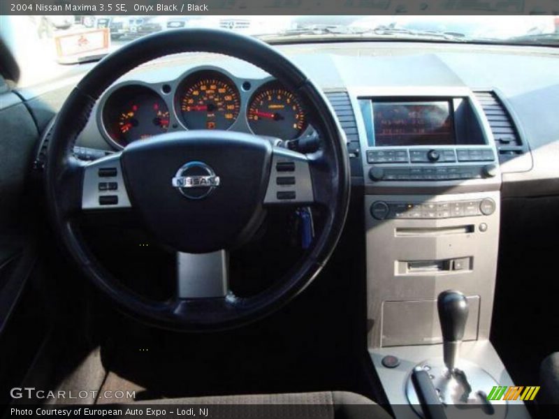 Onyx Black / Black 2004 Nissan Maxima 3.5 SE