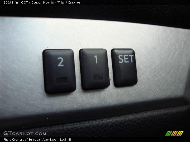 Moonlight White / Graphite 2009 Infiniti G 37 x Coupe
