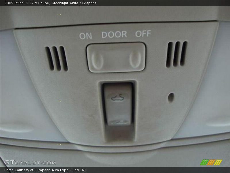 Moonlight White / Graphite 2009 Infiniti G 37 x Coupe