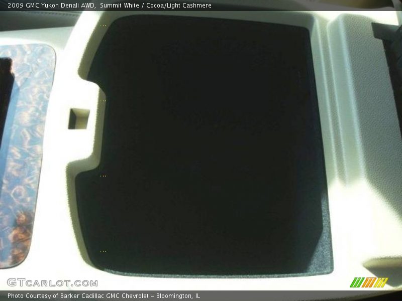 Summit White / Cocoa/Light Cashmere 2009 GMC Yukon Denali AWD