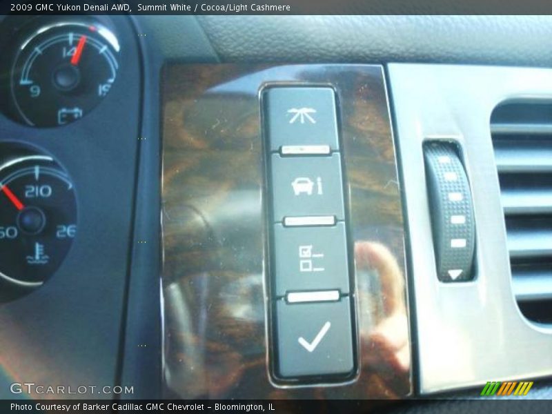 Summit White / Cocoa/Light Cashmere 2009 GMC Yukon Denali AWD