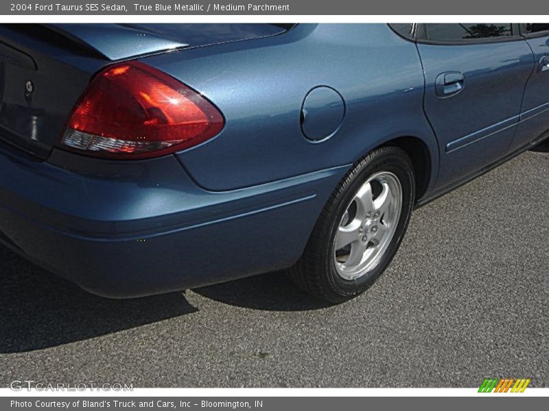 True Blue Metallic / Medium Parchment 2004 Ford Taurus SES Sedan