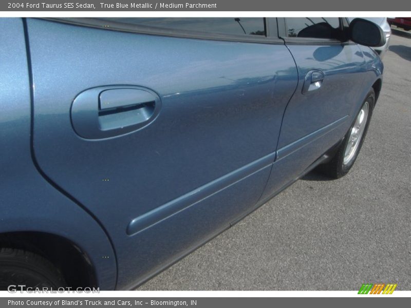 True Blue Metallic / Medium Parchment 2004 Ford Taurus SES Sedan