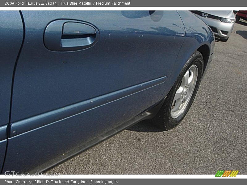 True Blue Metallic / Medium Parchment 2004 Ford Taurus SES Sedan