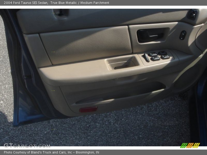 True Blue Metallic / Medium Parchment 2004 Ford Taurus SES Sedan