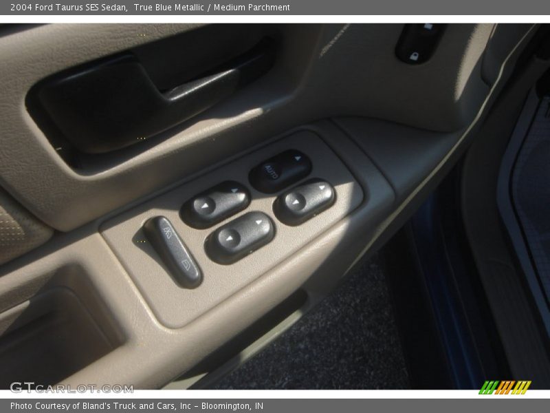 True Blue Metallic / Medium Parchment 2004 Ford Taurus SES Sedan
