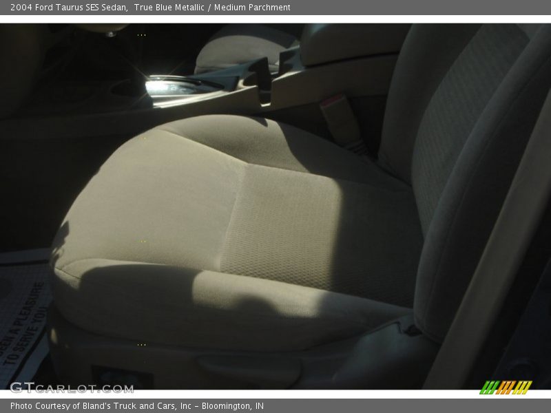 True Blue Metallic / Medium Parchment 2004 Ford Taurus SES Sedan