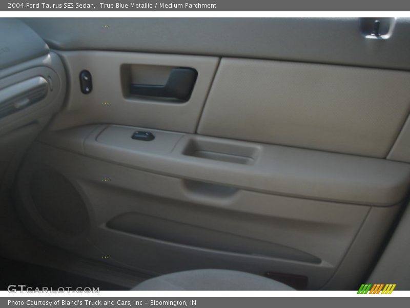 True Blue Metallic / Medium Parchment 2004 Ford Taurus SES Sedan