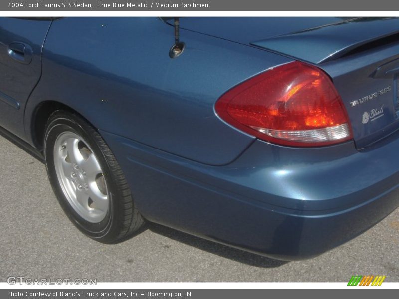 True Blue Metallic / Medium Parchment 2004 Ford Taurus SES Sedan