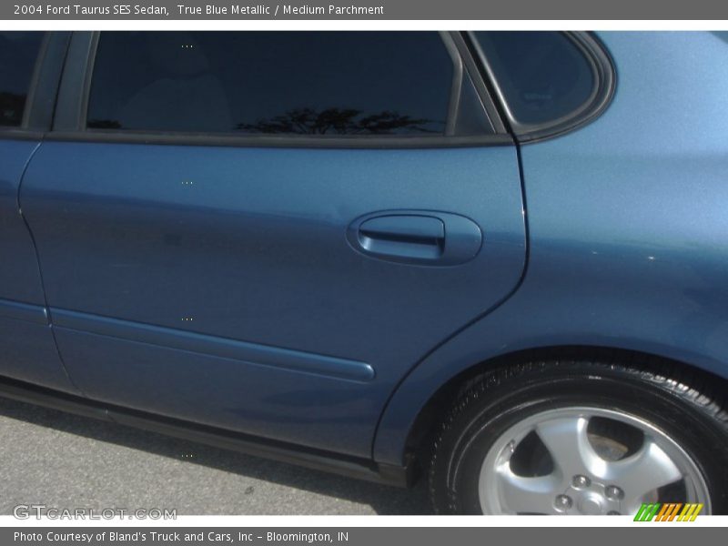 True Blue Metallic / Medium Parchment 2004 Ford Taurus SES Sedan