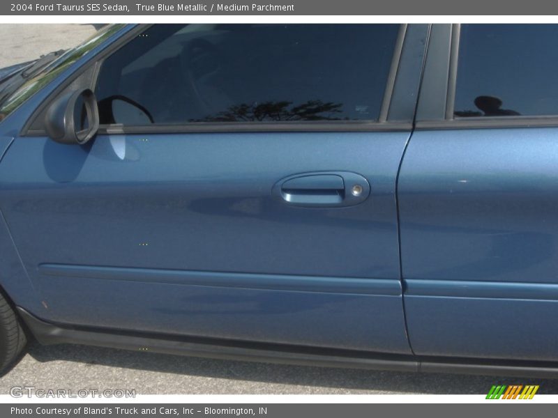 True Blue Metallic / Medium Parchment 2004 Ford Taurus SES Sedan