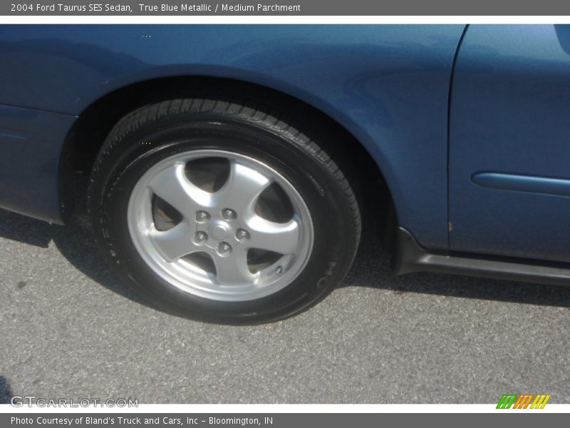 True Blue Metallic / Medium Parchment 2004 Ford Taurus SES Sedan