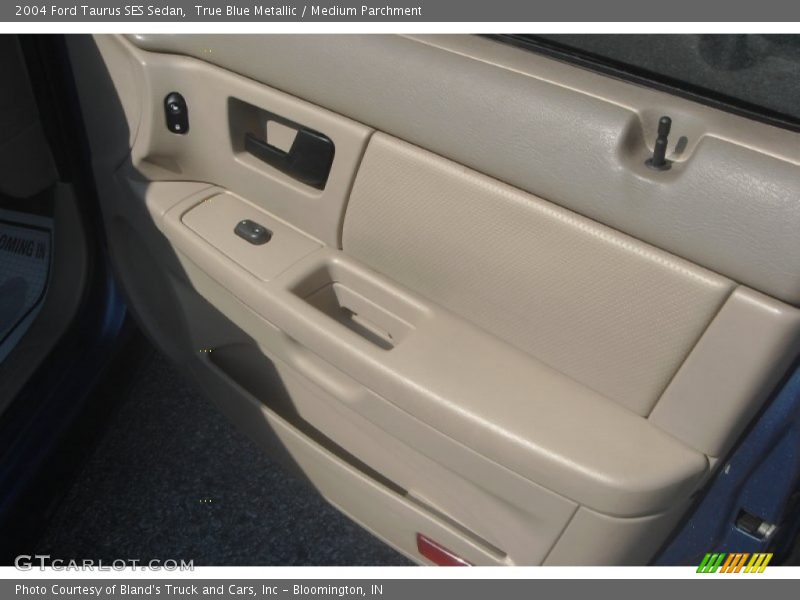 True Blue Metallic / Medium Parchment 2004 Ford Taurus SES Sedan