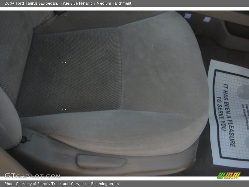 True Blue Metallic / Medium Parchment 2004 Ford Taurus SES Sedan