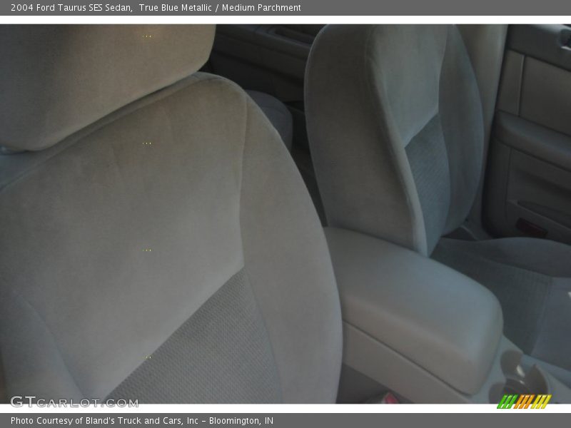 True Blue Metallic / Medium Parchment 2004 Ford Taurus SES Sedan