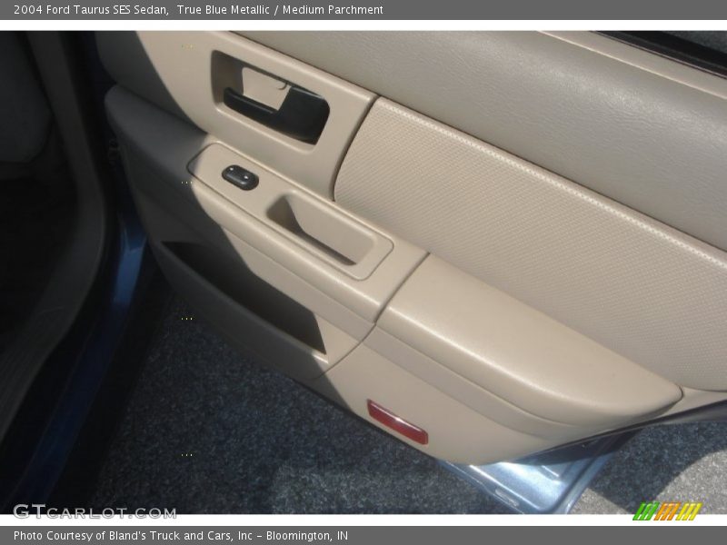True Blue Metallic / Medium Parchment 2004 Ford Taurus SES Sedan