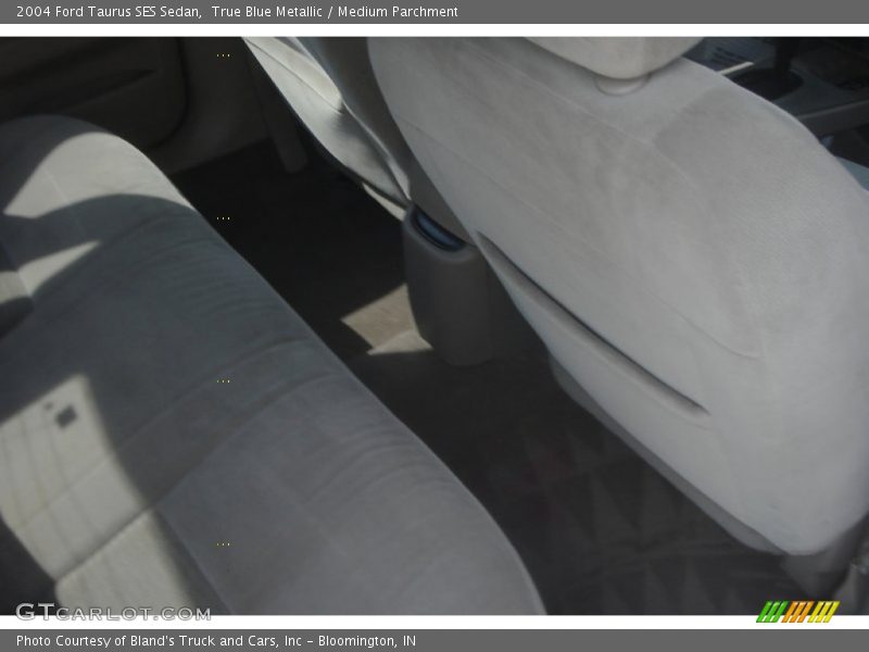 True Blue Metallic / Medium Parchment 2004 Ford Taurus SES Sedan