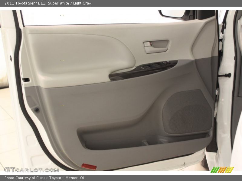 Super White / Light Gray 2011 Toyota Sienna LE