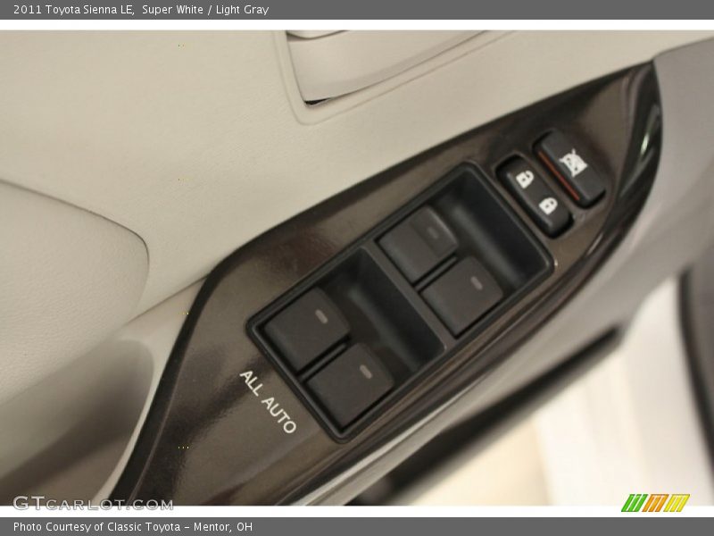 Super White / Light Gray 2011 Toyota Sienna LE