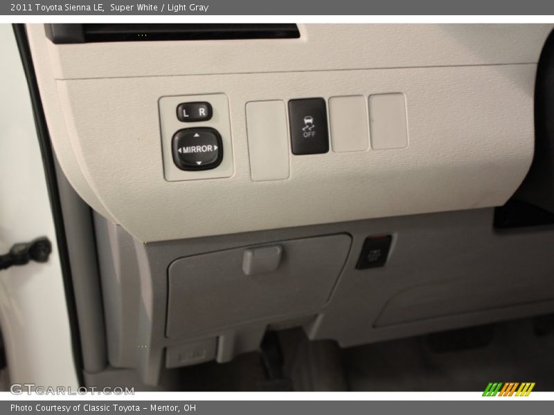 Super White / Light Gray 2011 Toyota Sienna LE