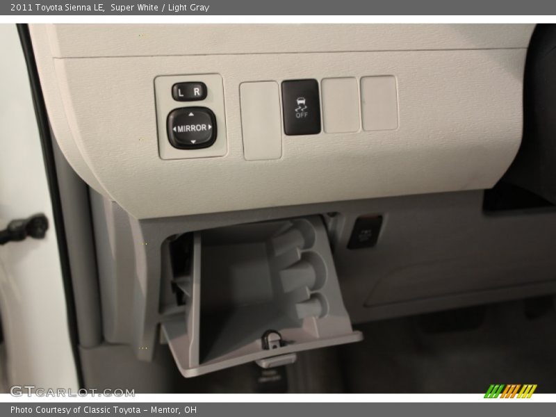 Super White / Light Gray 2011 Toyota Sienna LE