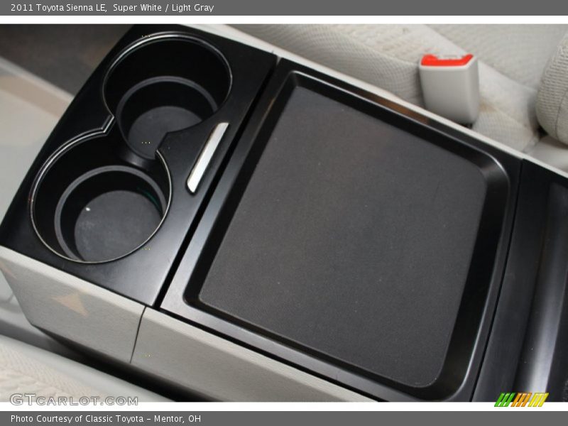 Super White / Light Gray 2011 Toyota Sienna LE