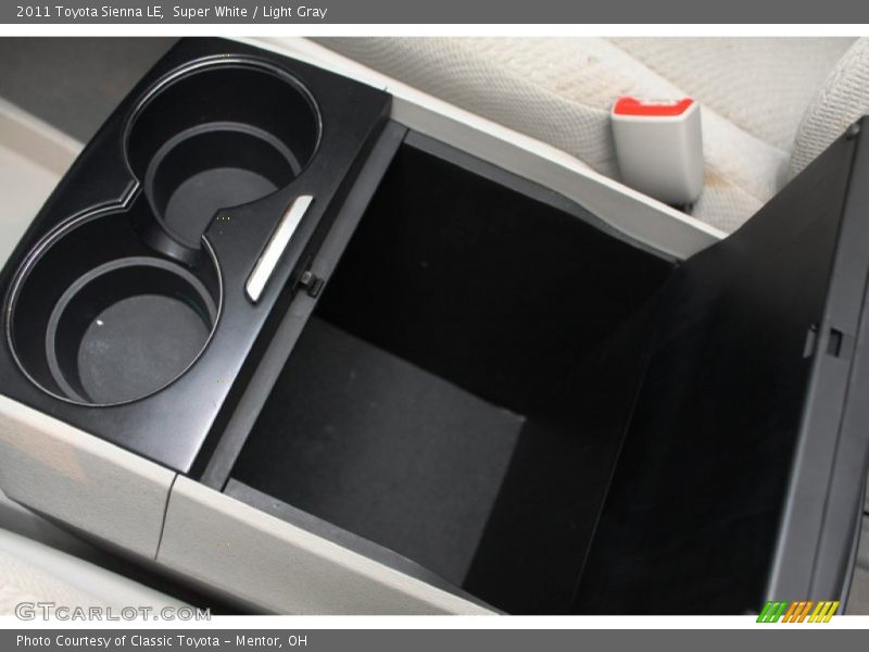 Super White / Light Gray 2011 Toyota Sienna LE