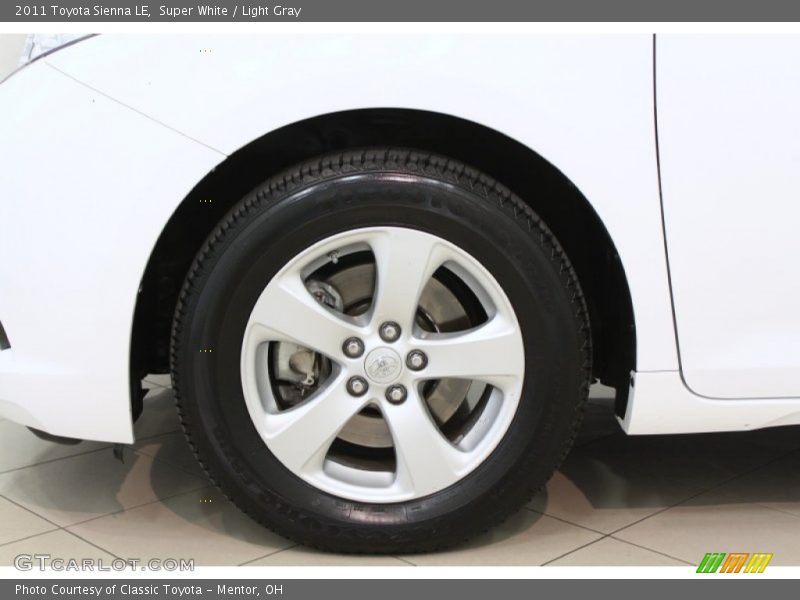 Super White / Light Gray 2011 Toyota Sienna LE