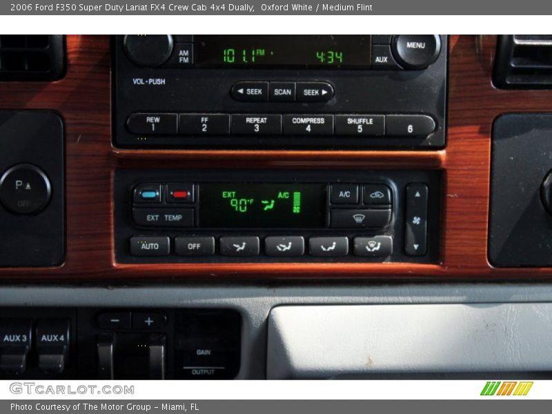 Controls of 2006 F350 Super Duty Lariat FX4 Crew Cab 4x4 Dually