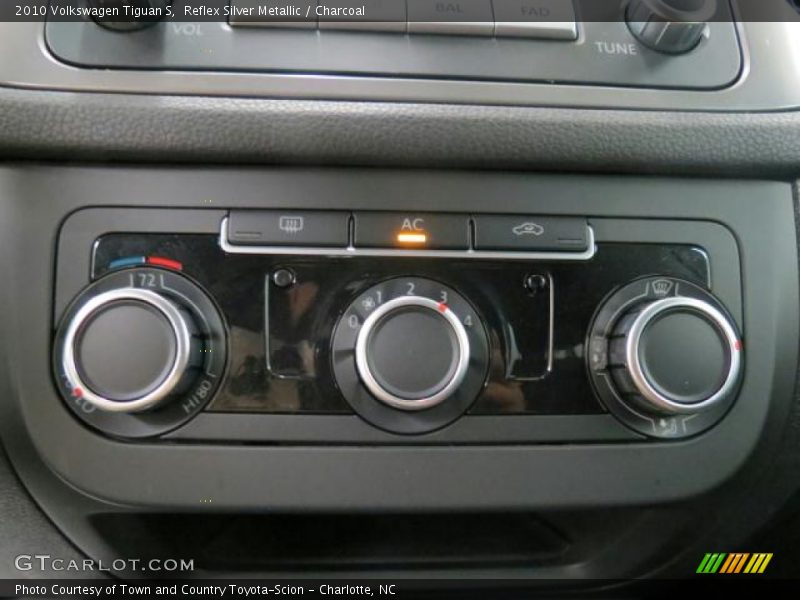 Reflex Silver Metallic / Charcoal 2010 Volkswagen Tiguan S
