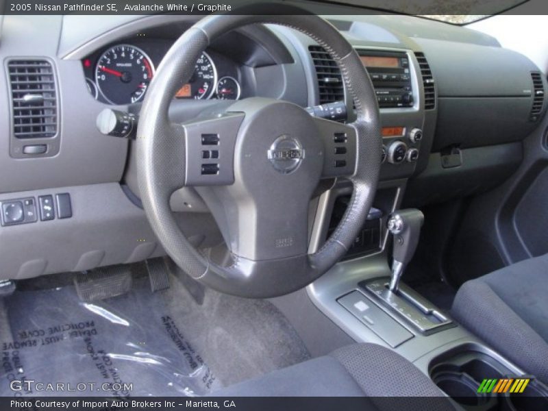 Avalanche White / Graphite 2005 Nissan Pathfinder SE