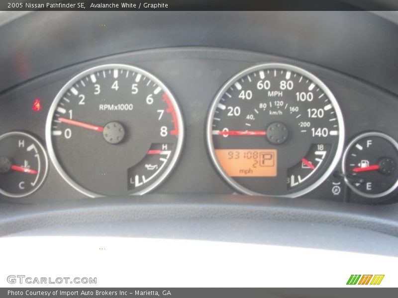 Avalanche White / Graphite 2005 Nissan Pathfinder SE