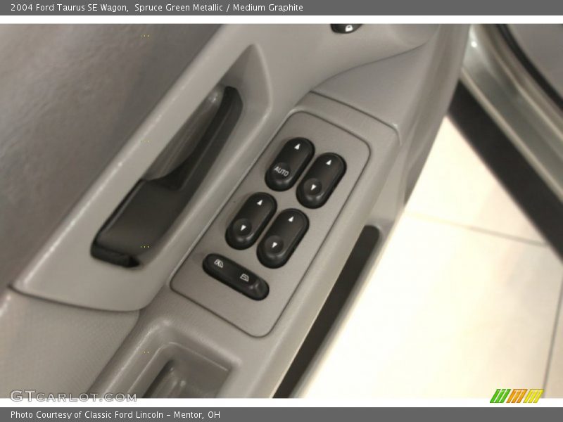 Spruce Green Metallic / Medium Graphite 2004 Ford Taurus SE Wagon