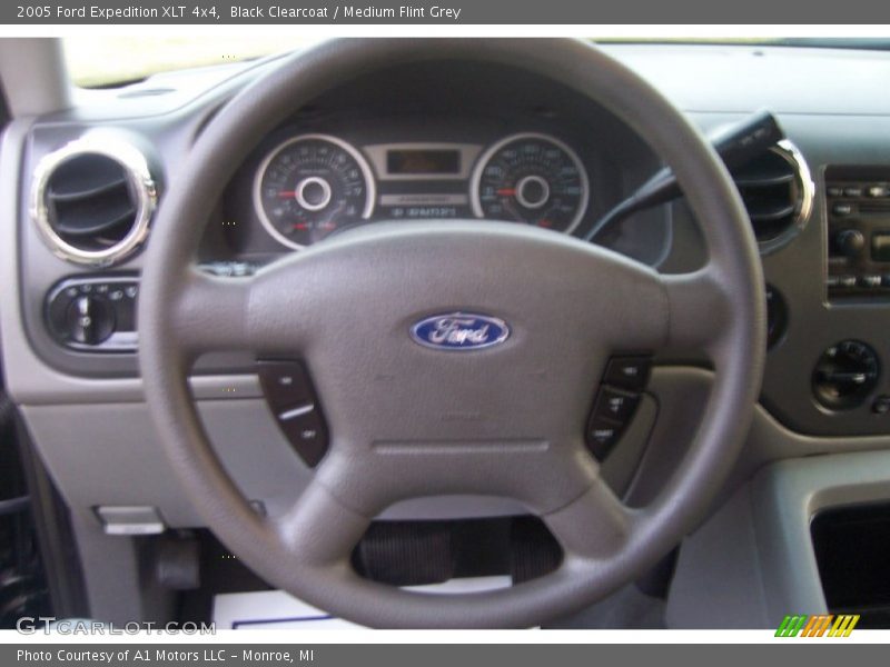Black Clearcoat / Medium Flint Grey 2005 Ford Expedition XLT 4x4