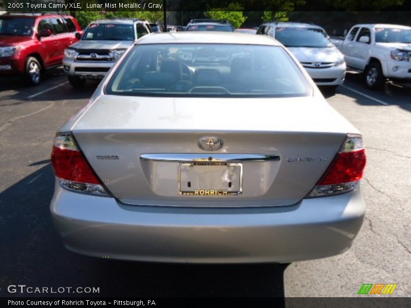 Lunar Mist Metallic / Gray 2005 Toyota Camry XLE