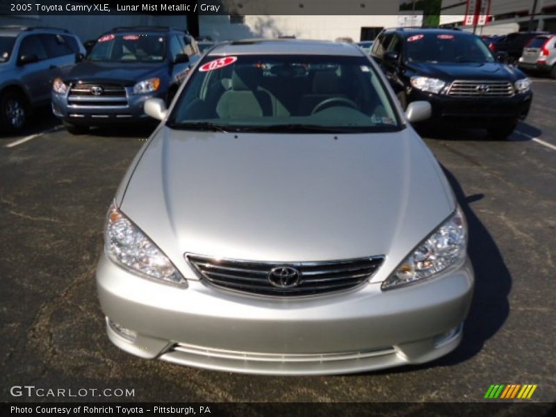 Lunar Mist Metallic / Gray 2005 Toyota Camry XLE