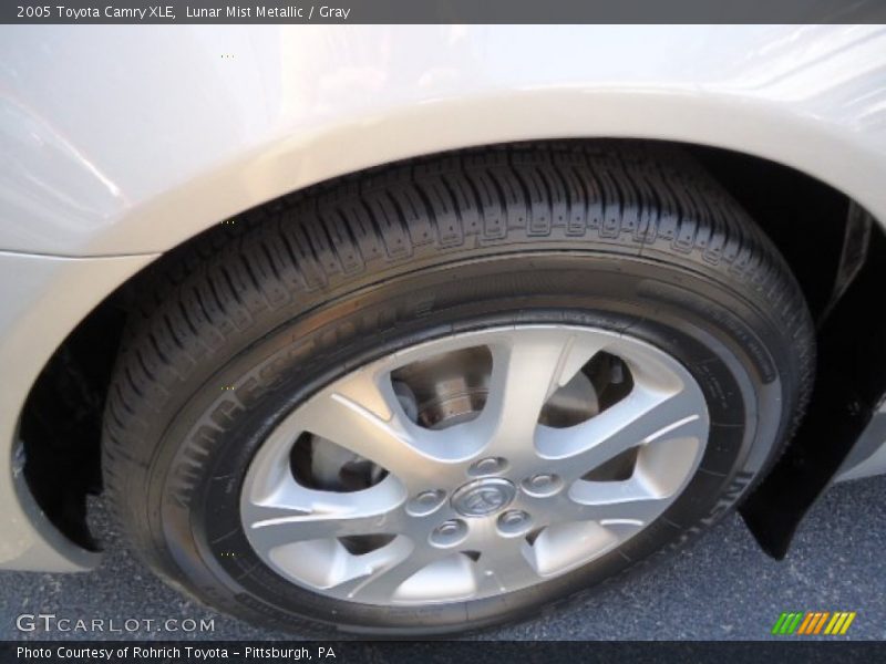Lunar Mist Metallic / Gray 2005 Toyota Camry XLE