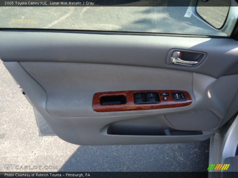 Lunar Mist Metallic / Gray 2005 Toyota Camry XLE
