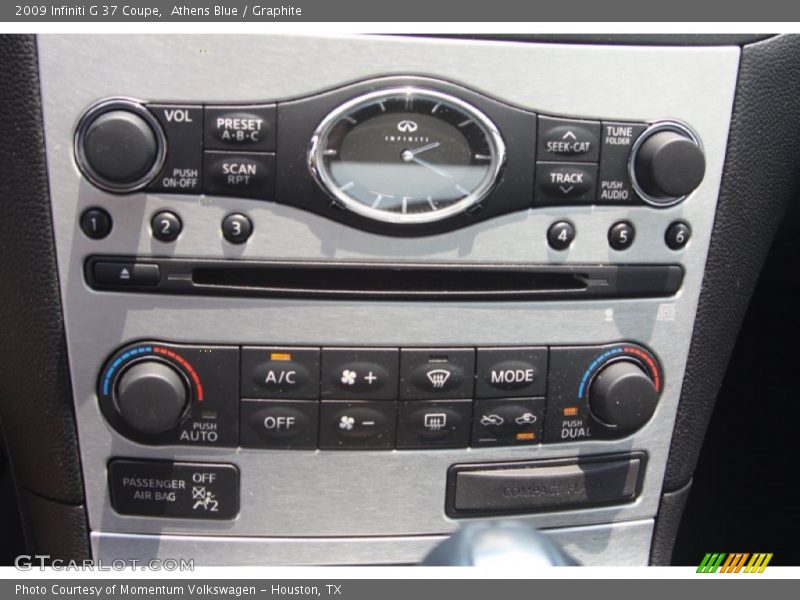 Controls of 2009 G 37 Coupe