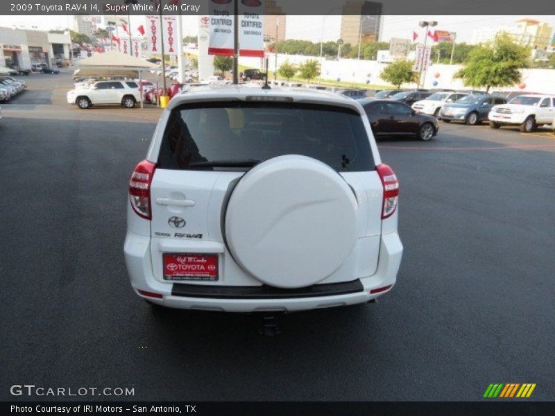 Super White / Ash Gray 2009 Toyota RAV4 I4