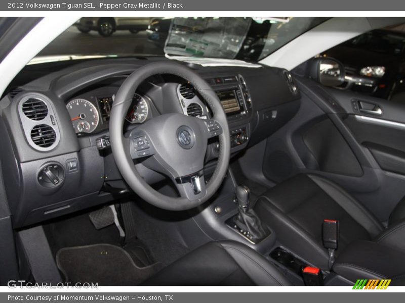 Pepper Gray Metallic / Black 2012 Volkswagen Tiguan SEL