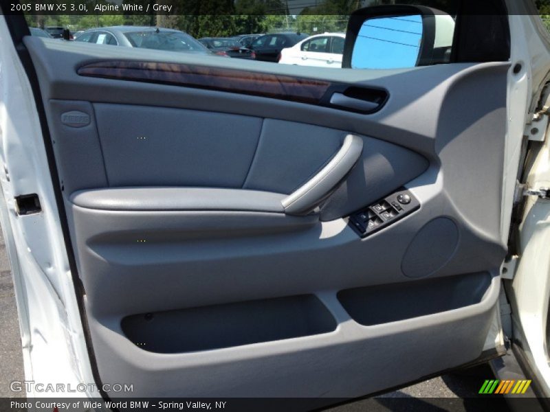 Alpine White / Grey 2005 BMW X5 3.0i