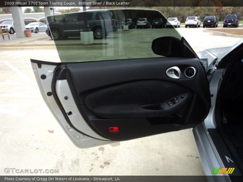 Door Panel of 2009 370Z Sport Touring Coupe