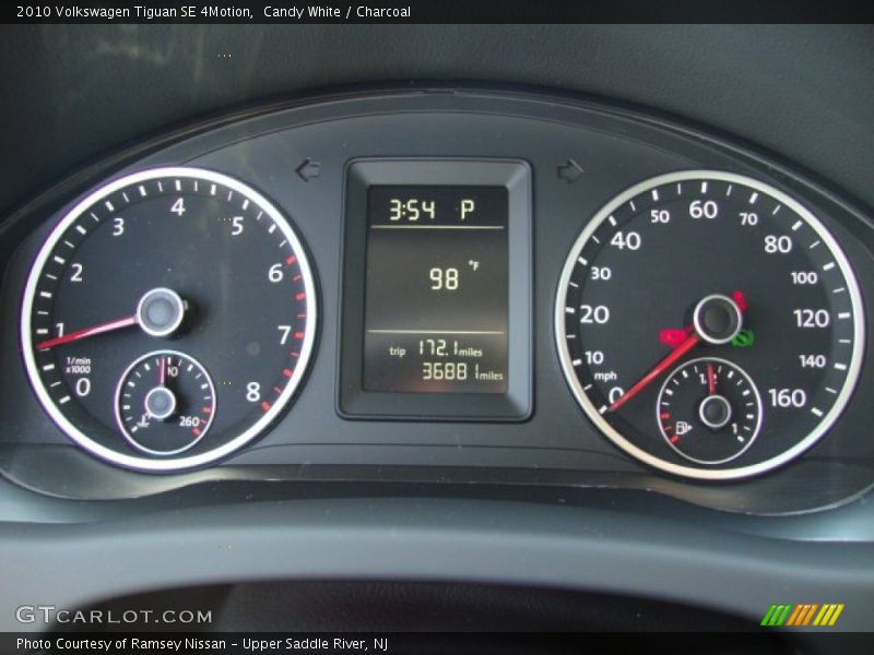 Candy White / Charcoal 2010 Volkswagen Tiguan SE 4Motion