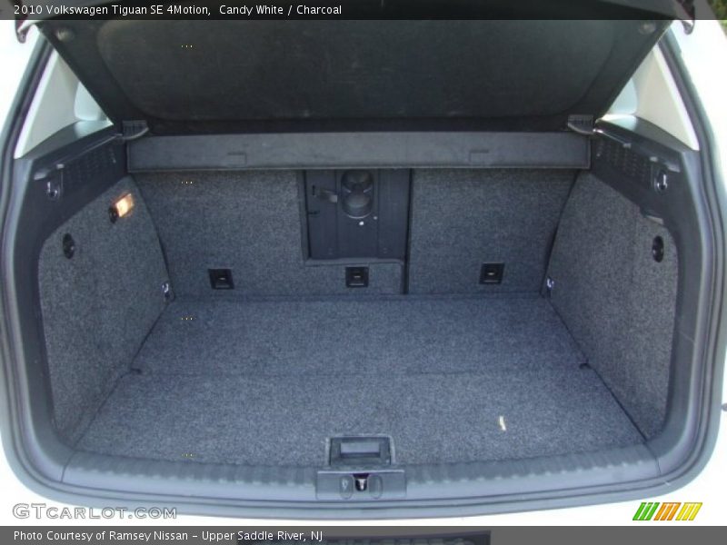 Candy White / Charcoal 2010 Volkswagen Tiguan SE 4Motion