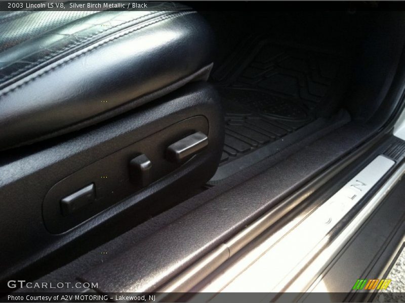 Silver Birch Metallic / Black 2003 Lincoln LS V8