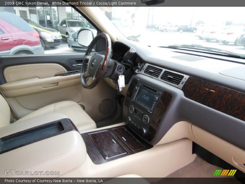 White Diamond Tricoat / Cocoa/Light Cashmere 2009 GMC Yukon Denali