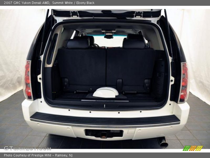 Summit White / Ebony Black 2007 GMC Yukon Denali AWD