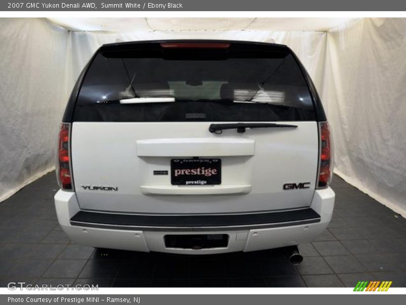 Summit White / Ebony Black 2007 GMC Yukon Denali AWD